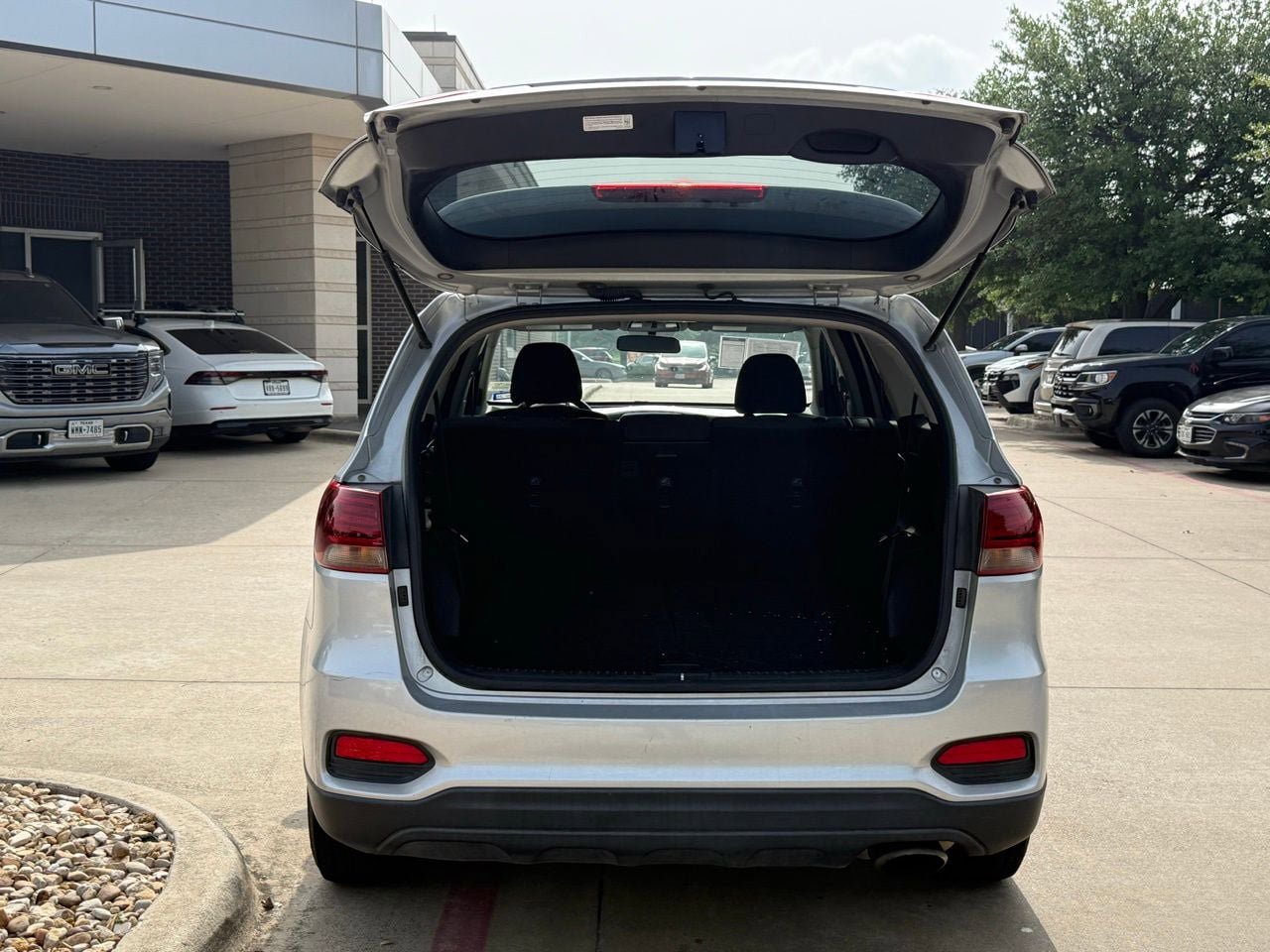 Used 2019 Kia Sorento FWD V6 image 5