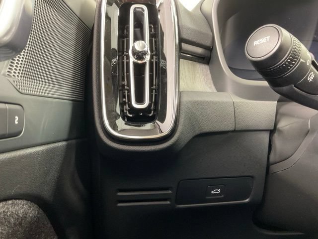 New 2026 Volvo XC40 B5 Plus w/ Protection Package Premier AWD/4WD image 28