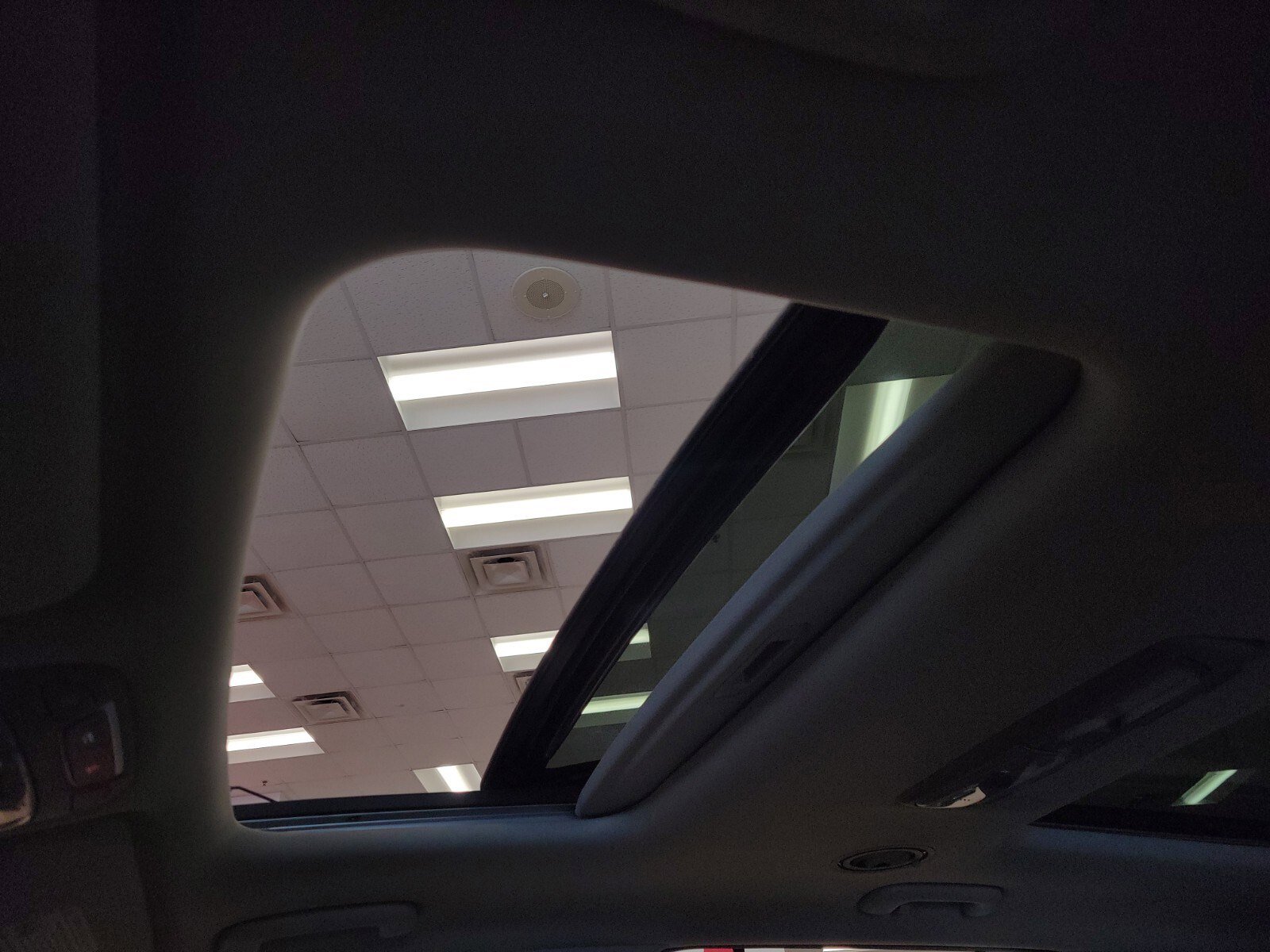 Used 2024 Kia Telluride SX w/ Towing Package image 18