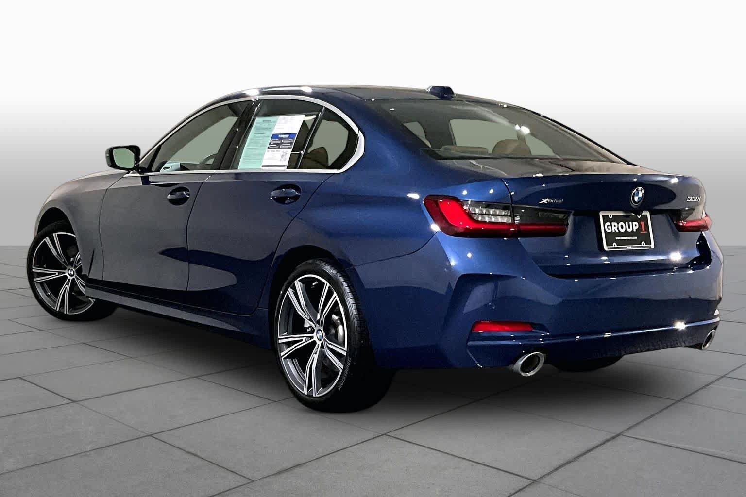 Used 2024 BMW 330i xDrive Sedan w/ Premium Package AWD/4WD image 11