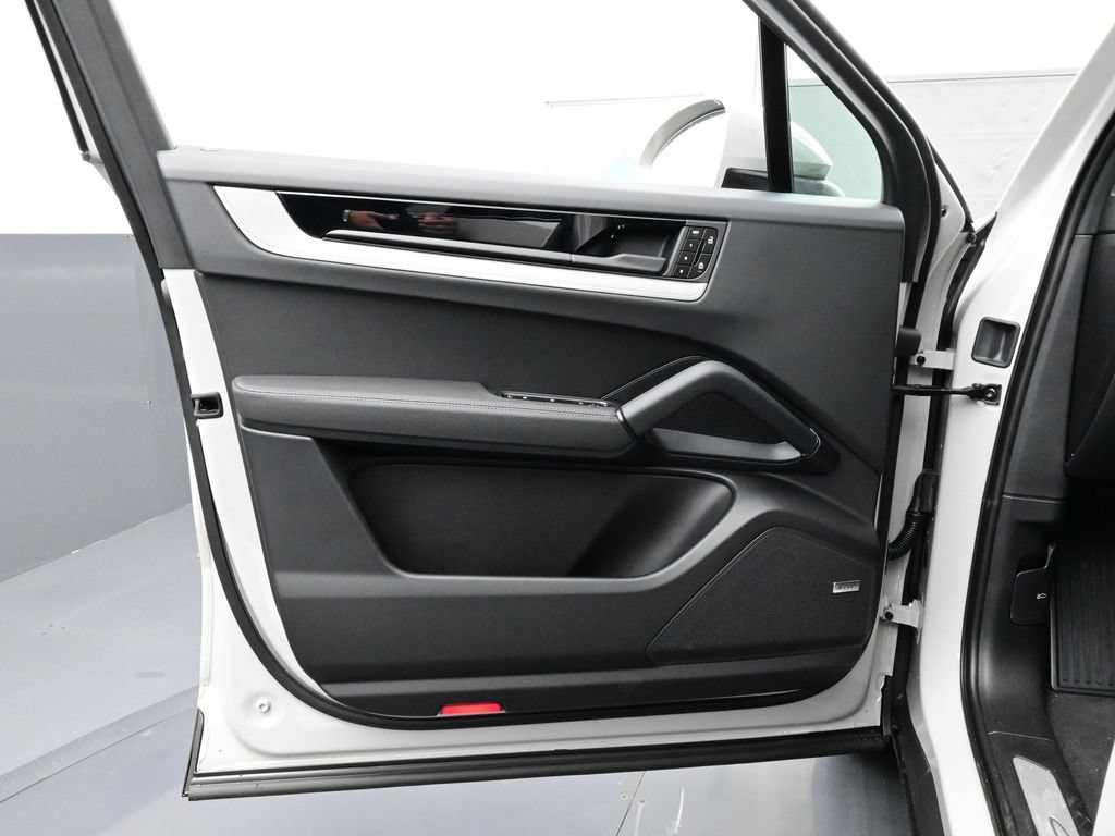 Certified 2026 Porsche Cayenne AWD/4WD image 7