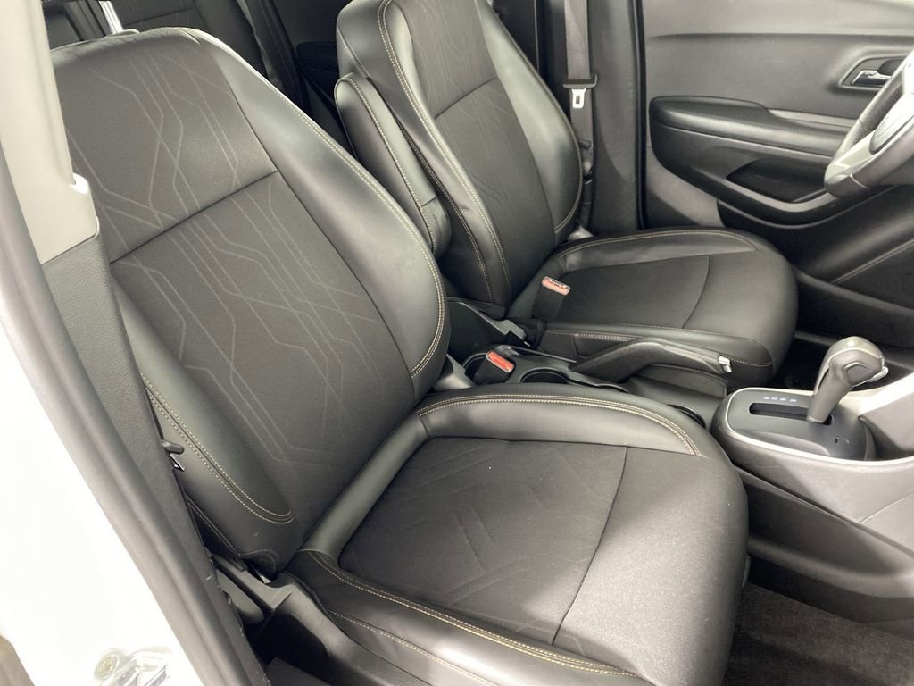 Used 2022 Chevrolet Trax LT w/ LT Convenience Package image 28