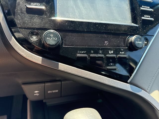 Used 2018 Toyota Camry XLE FWD image 16
