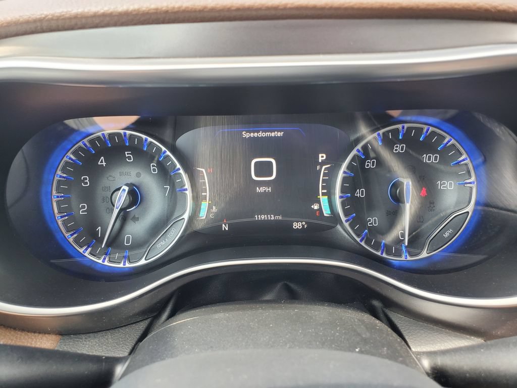Used 2018 Chrysler Pacifica Limited FWD image 12