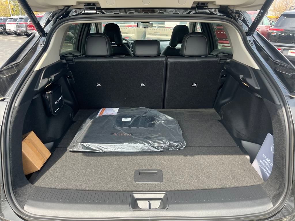 New 2025 Nissan Ariya AWD image 39