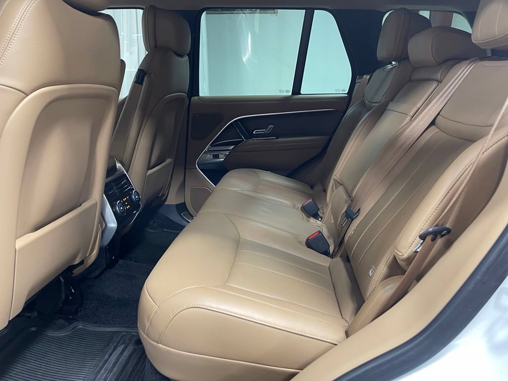 Used 2025 Land Rover Range Rover SE AWD/4WD image 25