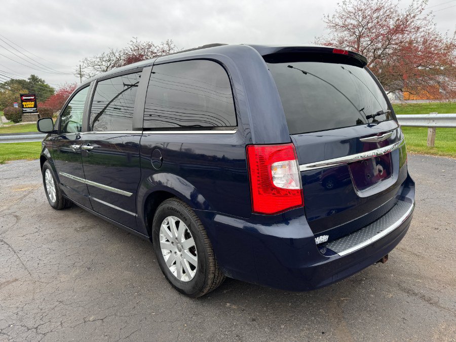 Used 2015 Chrysler Town & Country Touring w/ Driver Convenience Group FWD image 3