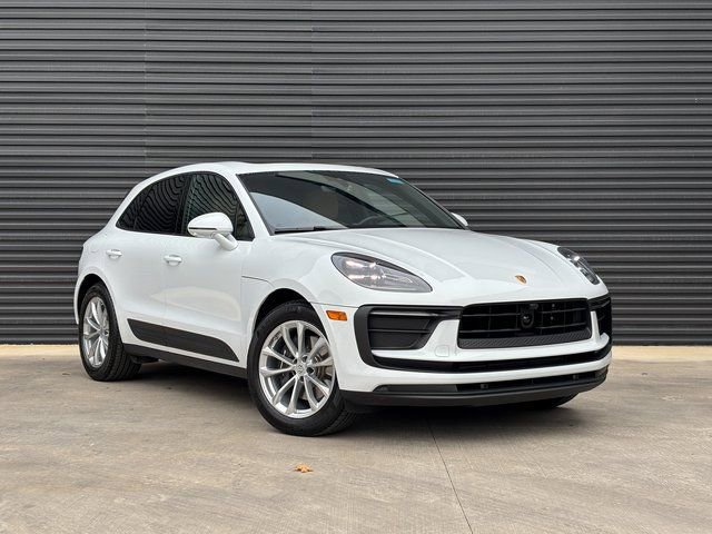 Used 2025 Porsche Macan AWD/4WD image 9