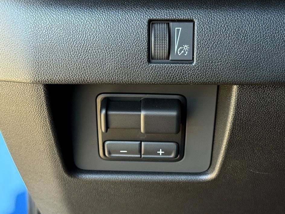 Used 2025 Chevrolet Colorado ZR2 w/ Midnight Edition image 25