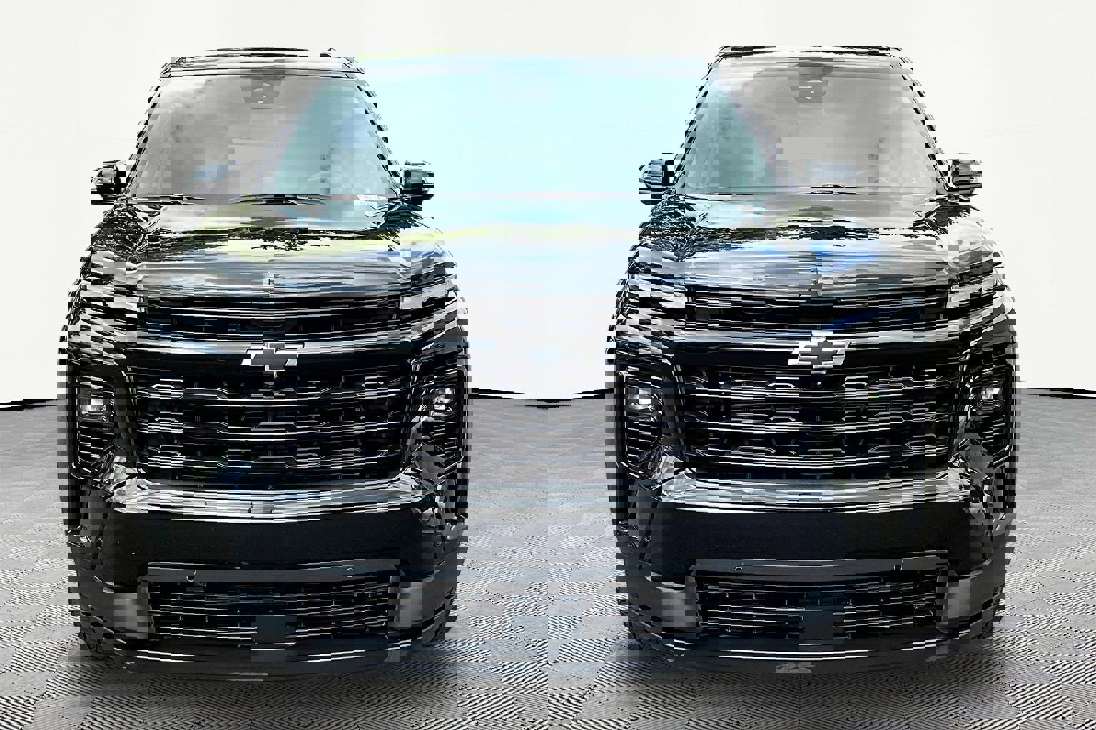 Used 2025 Chevrolet Traverse LT w/ Enhanced Driving Package AWD/4WD image 2