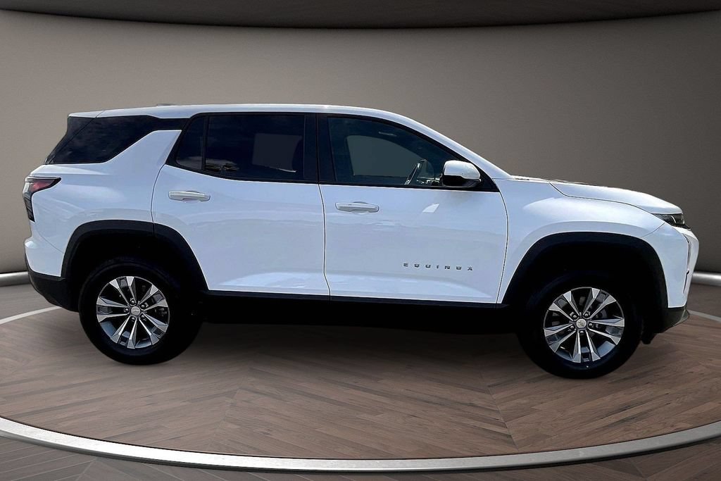 Used 2025 Chevrolet Equinox LT FWD image 9