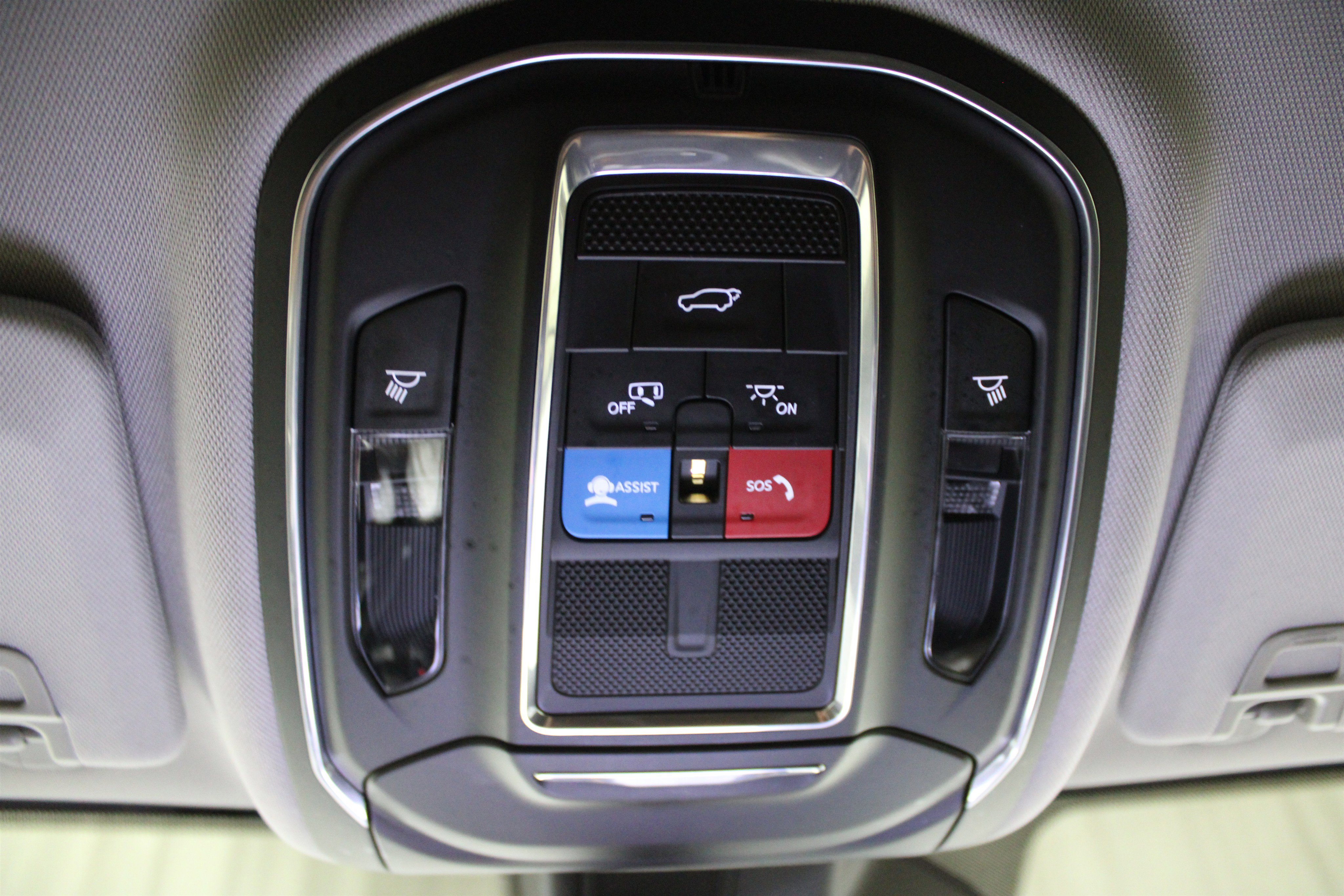 Used 2024 Jeep Grand Cherokee L Limited w/ Black Appearance Package image 23