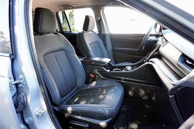 Used 2023 Jeep Grand Cherokee Laredo RWD image 12