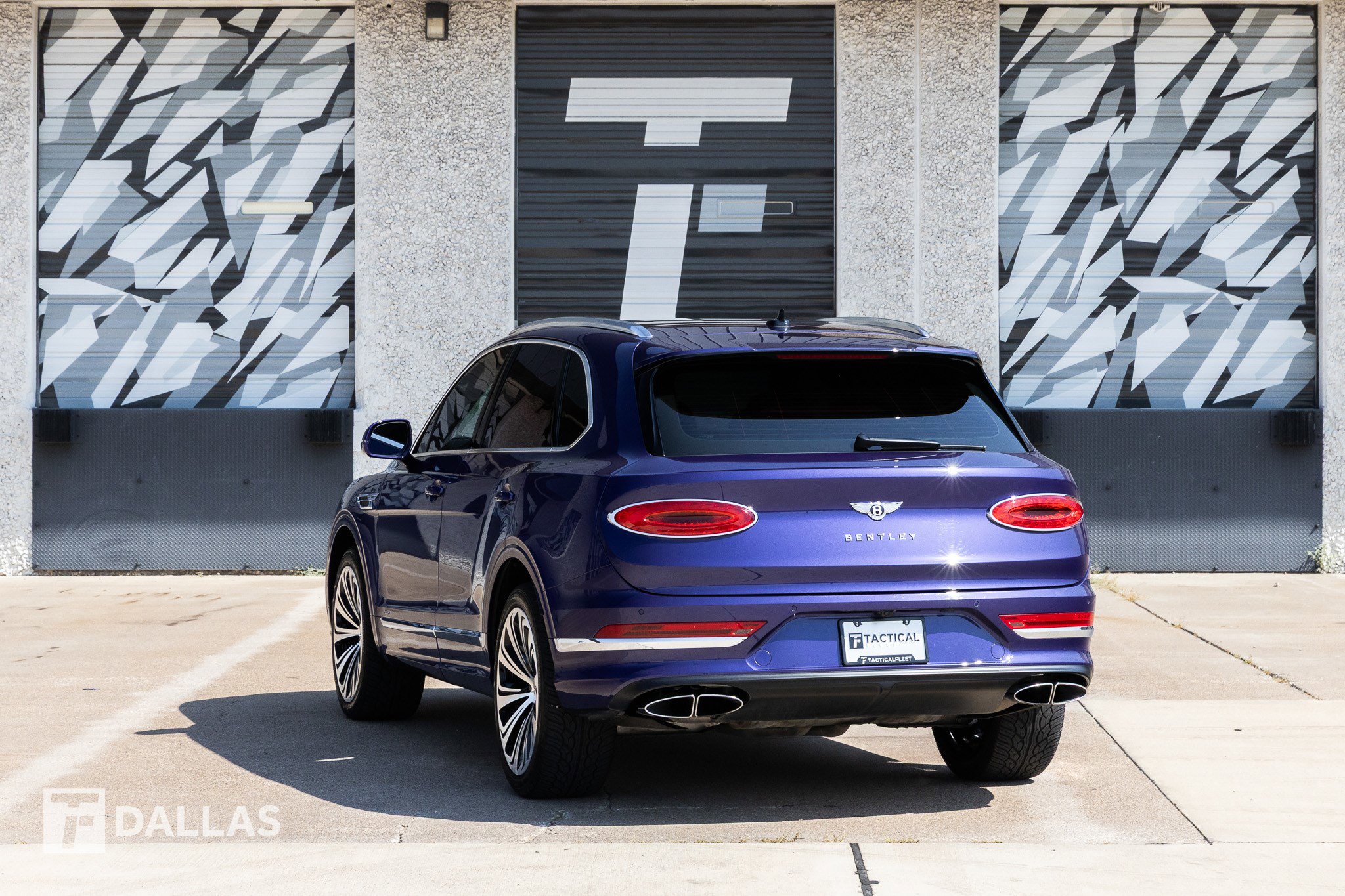 Used 2023 Bentley Bentayga image 12