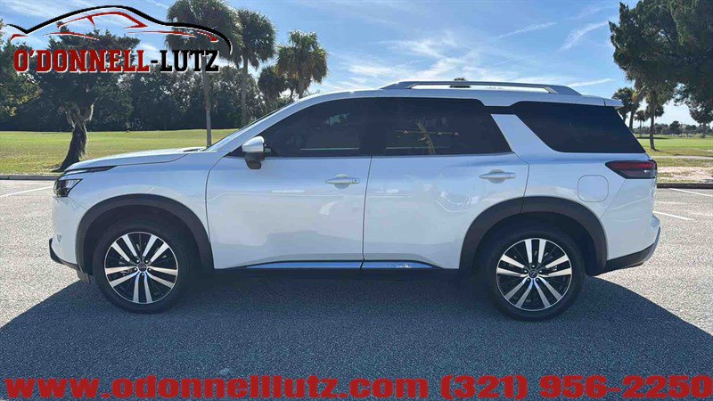 Used 2025 Nissan Pathfinder Platinum image 3