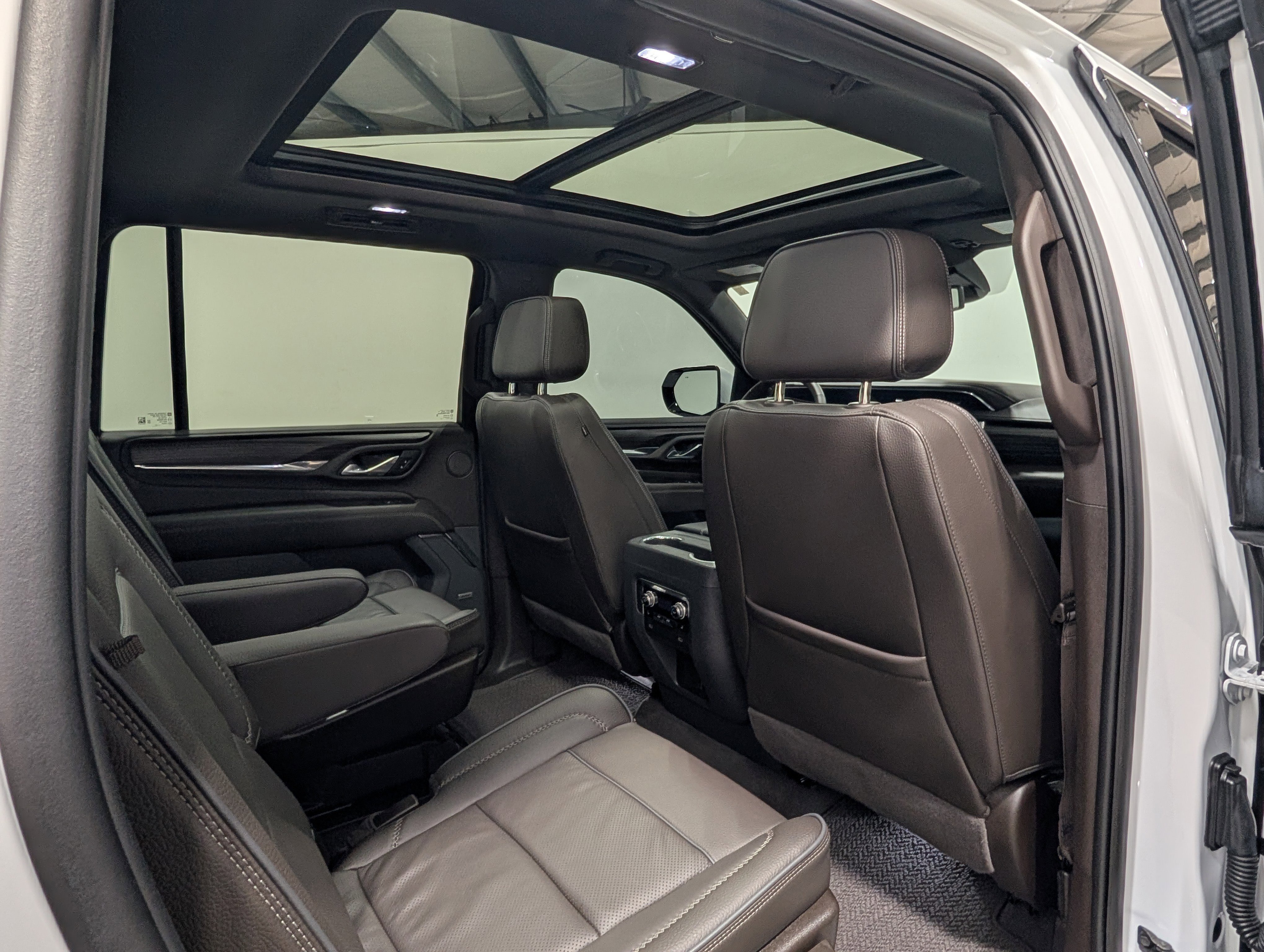 Used 2023 GMC Yukon XL Denali AWD/4WD image 23