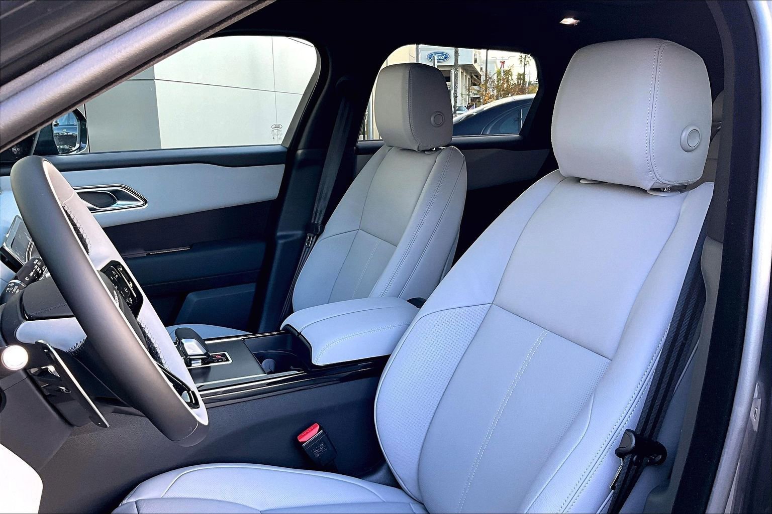 New 2026 Land Rover Range Rover Velar Dynamic SE image 9