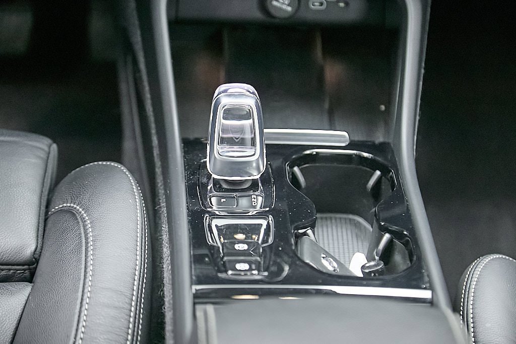 Certified 2023 Volvo XC40 B5 Plus image 30