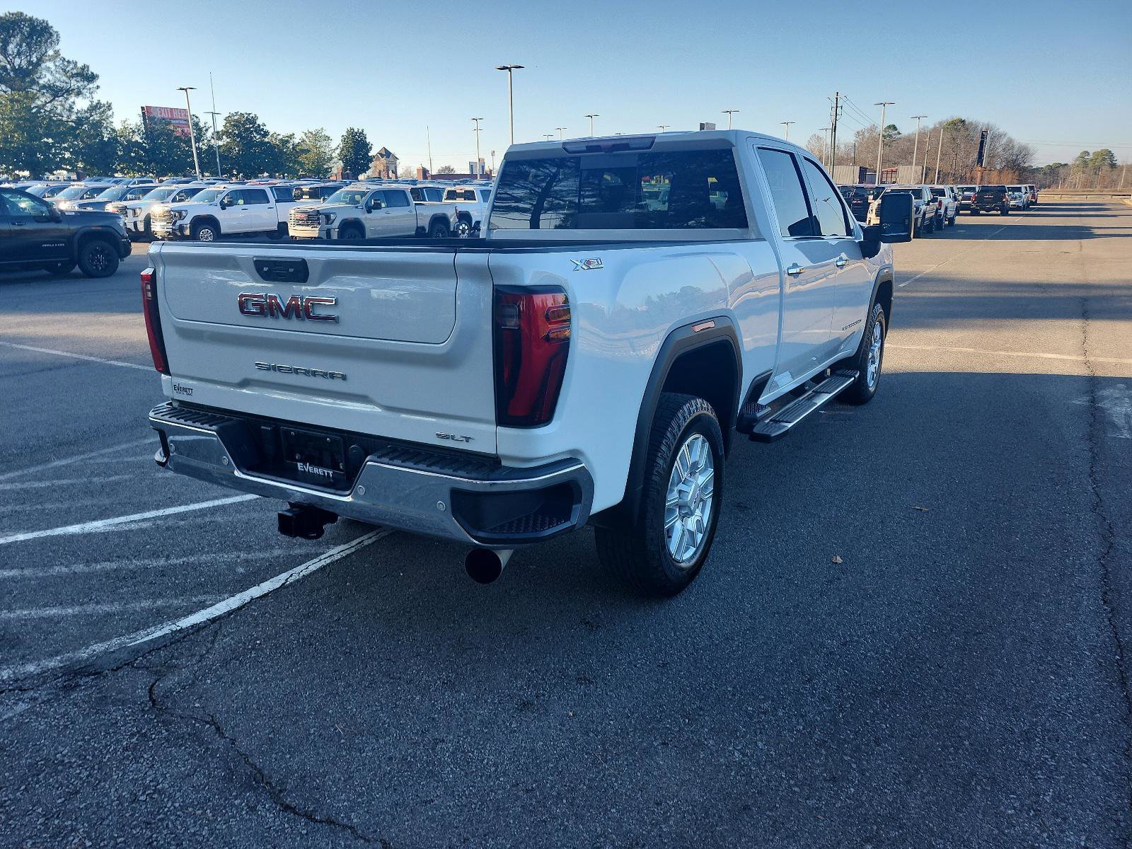 Used 2024 GMC Sierra 2500 SLT w/ SLT Premium Package image 7