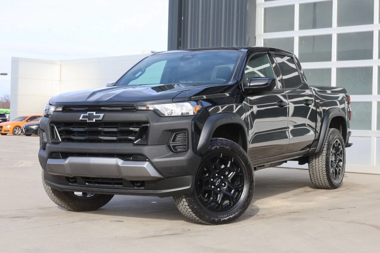 Used 2026 Chevrolet Colorado Trail Boss image 3