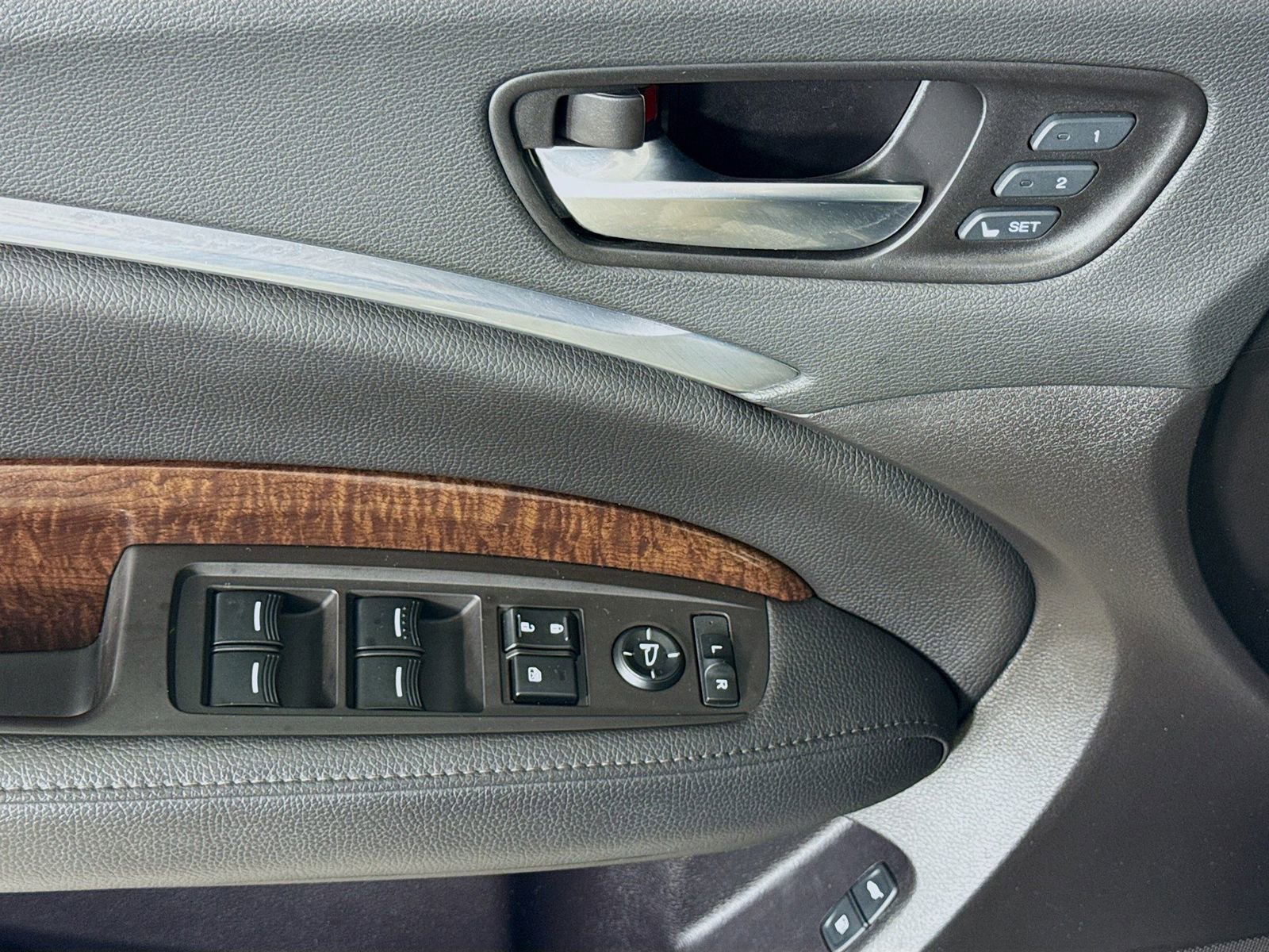 Used 2020 Acura MDX SH-AWD image 11