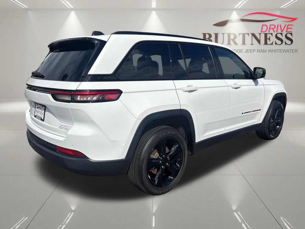 Used 2023 Jeep Grand Cherokee Altitude AWD/4WD image 9