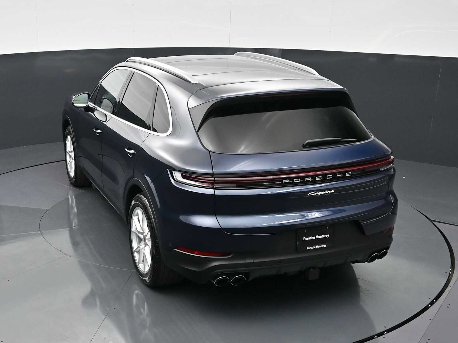 Certified 2025 Porsche Cayenne AWD/4WD image 32