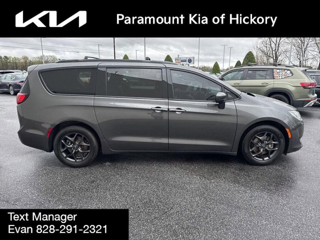 Used 2020 Chrysler Pacifica Touring-L Plus image 8