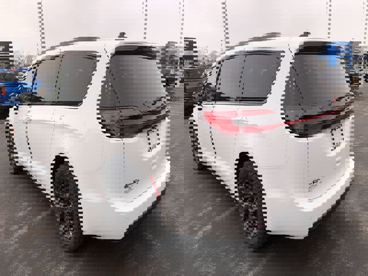 New 2026 Chrysler Pacifica Select image 12