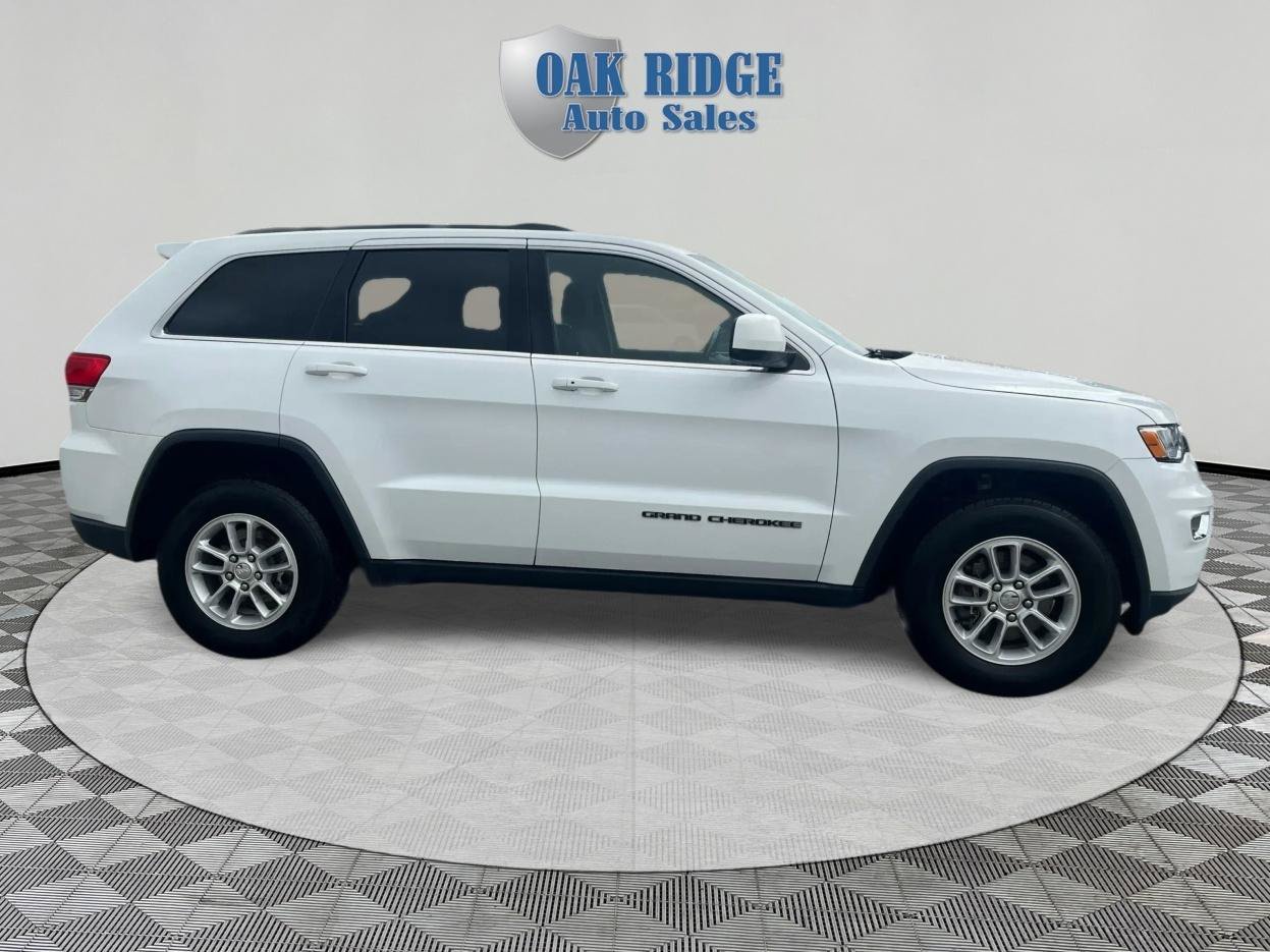 Used 2018 Jeep Grand Cherokee Laredo AWD/4WD image 4