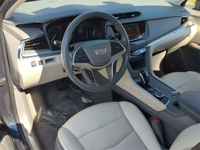 Used 2022 Cadillac XT5 Premium Luxury image 2