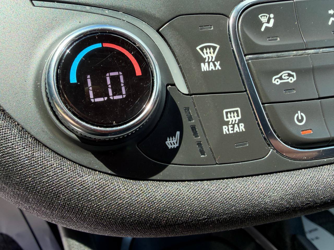 Used 2022 Chevrolet Malibu LT FWD image 17