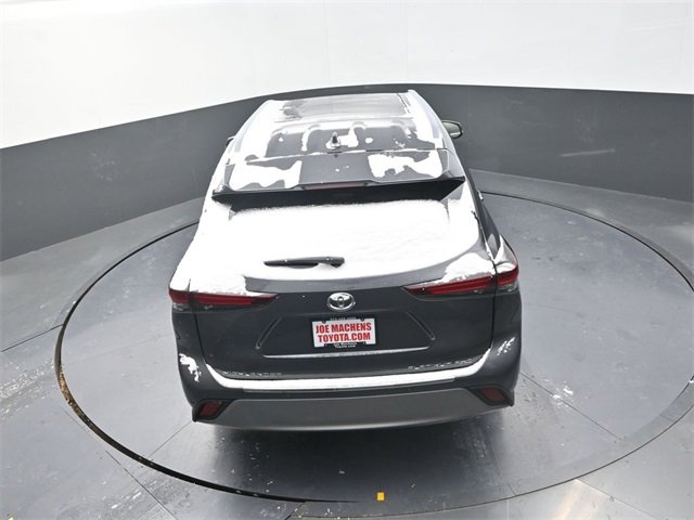 Used 2024 Toyota Highlander Platinum image 24