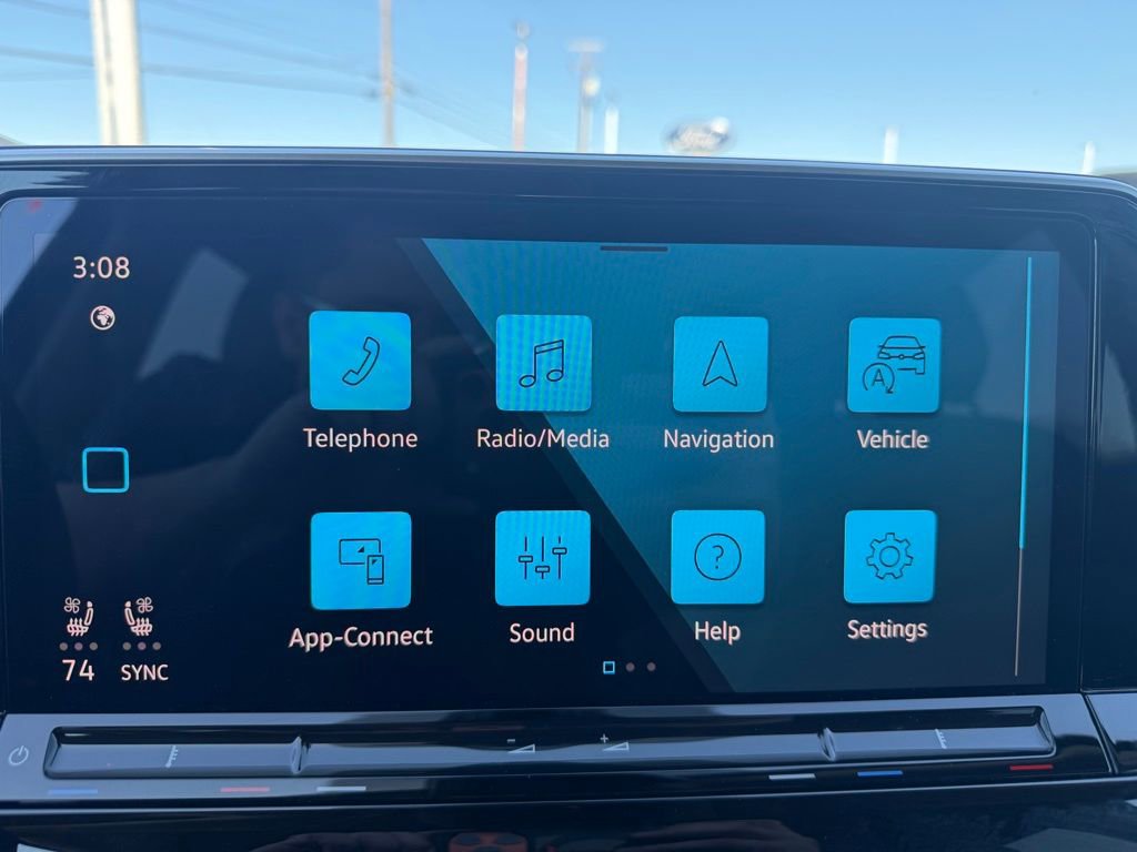 Used 2025 Volkswagen Atlas SE image 31