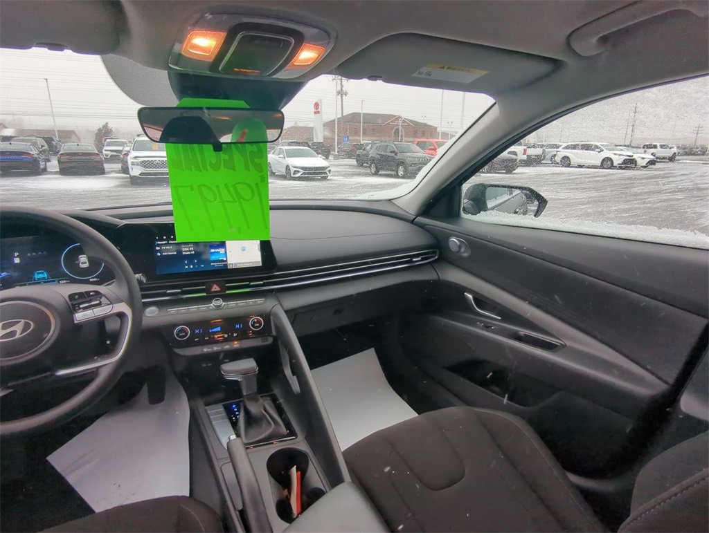 Used 2024 Hyundai Elantra SEL image 12