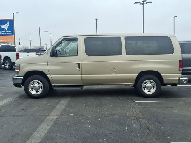 Used 2013 Ford E-150 and Econoline 150 XLT w/ XLT Premium Pkg image 4