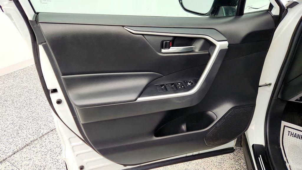 Used 2020 Toyota RAV4 XLE image 10