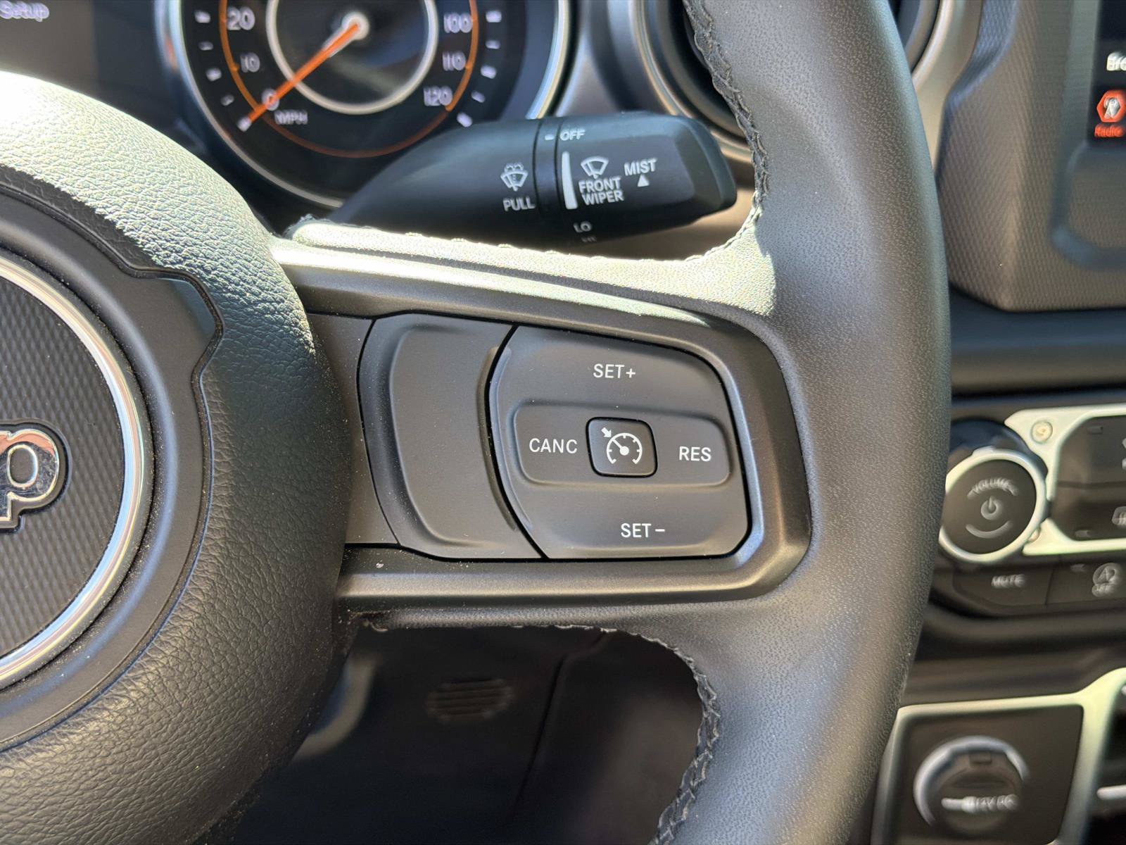 Used 2023 Jeep Gladiator Sport AWD/4WD image 26