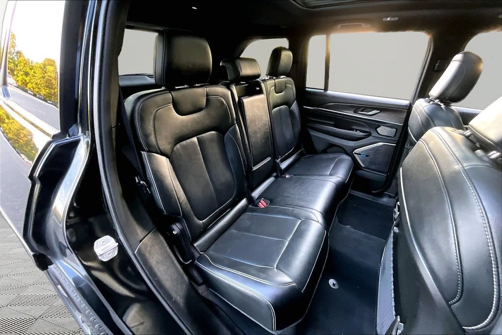 Used 2023 Jeep Grand Cherokee Overland AWD/4WD image 20
