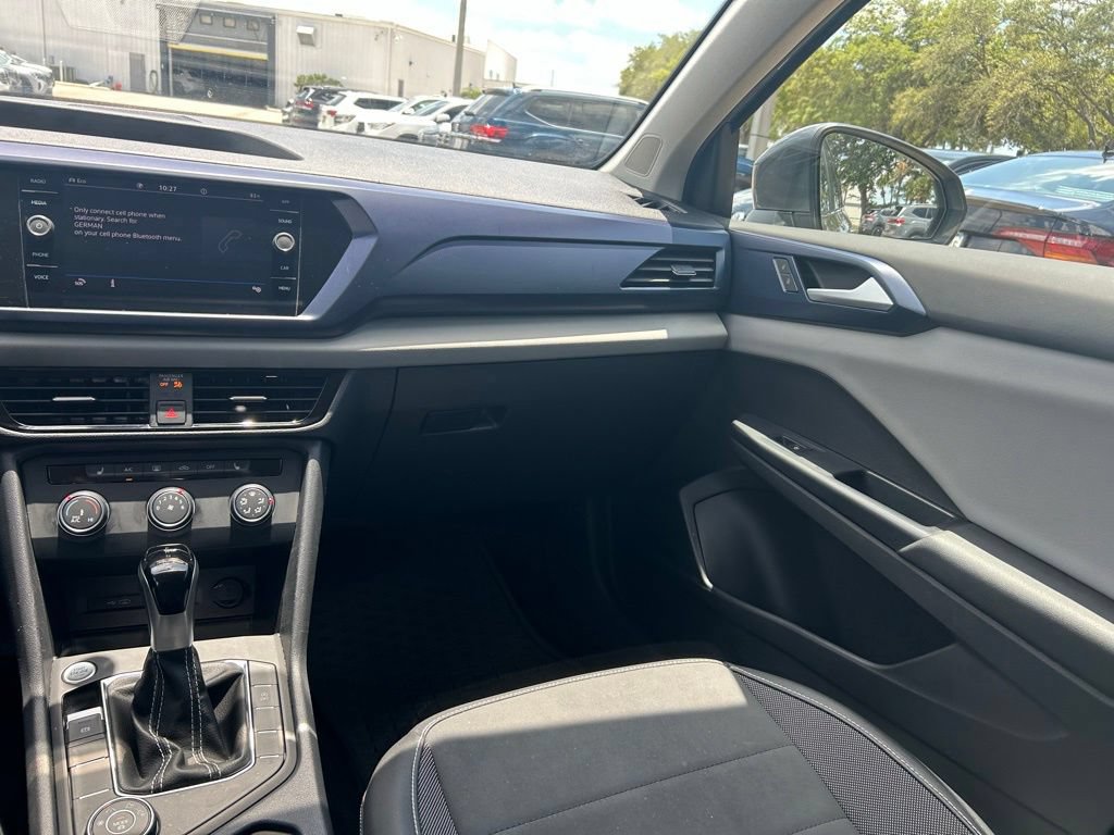Certified 2022 Volkswagen Taos SE AWD/4WD image 11