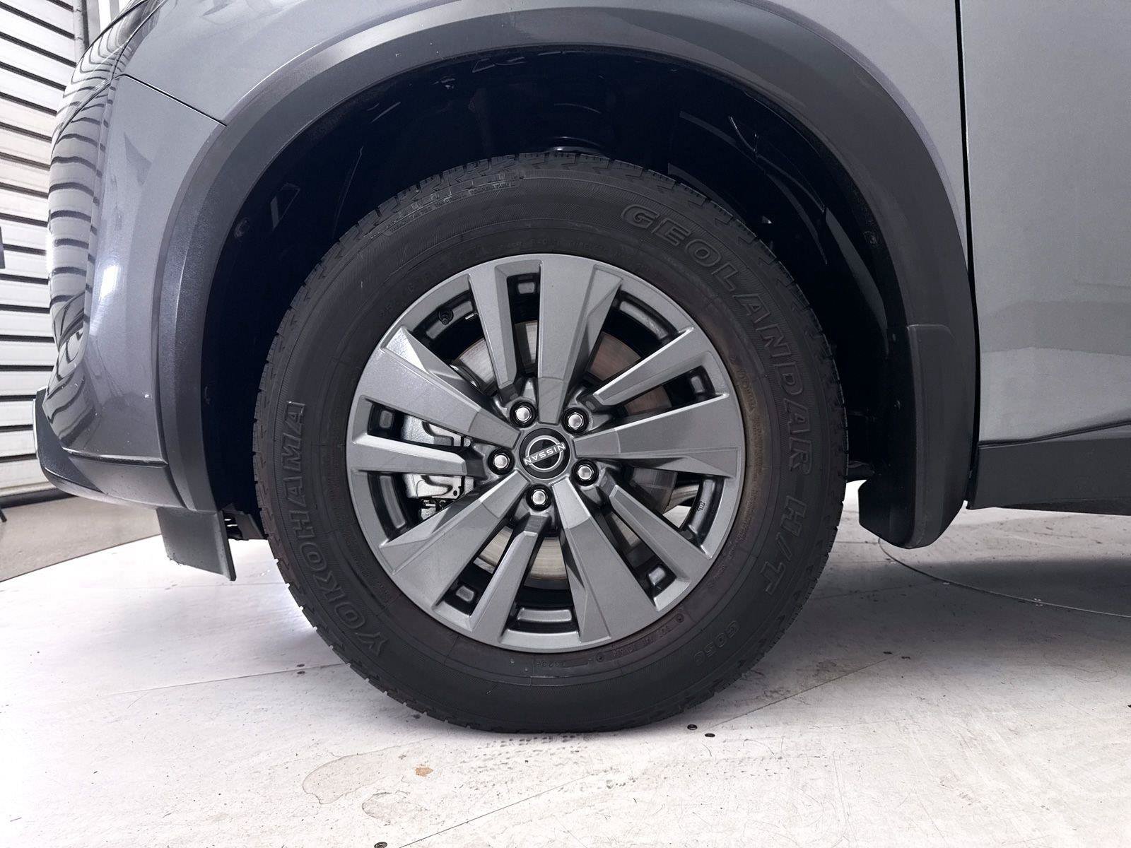Used 2022 Nissan Pathfinder SV FWD image 14