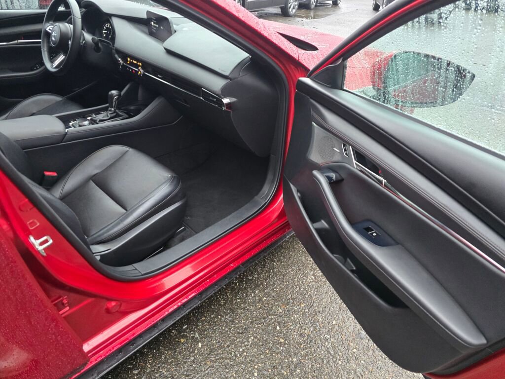 Used 2021 MAZDA MAZDA3 s image 37