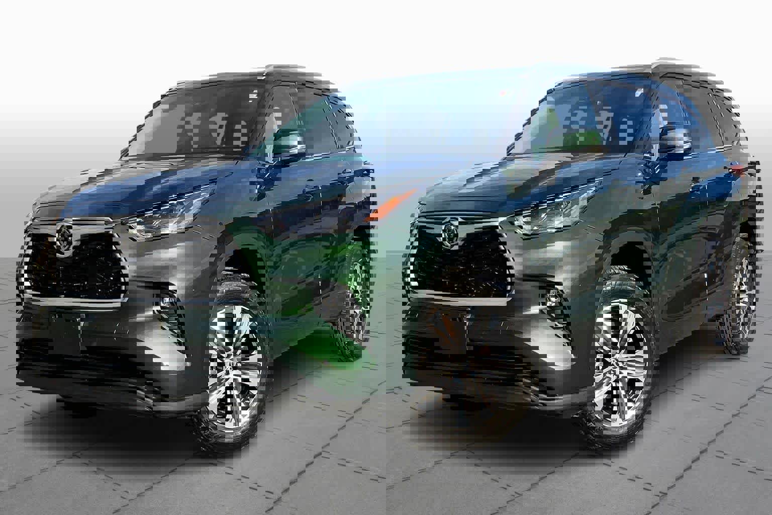 Used 2023 Toyota Highlander XLE