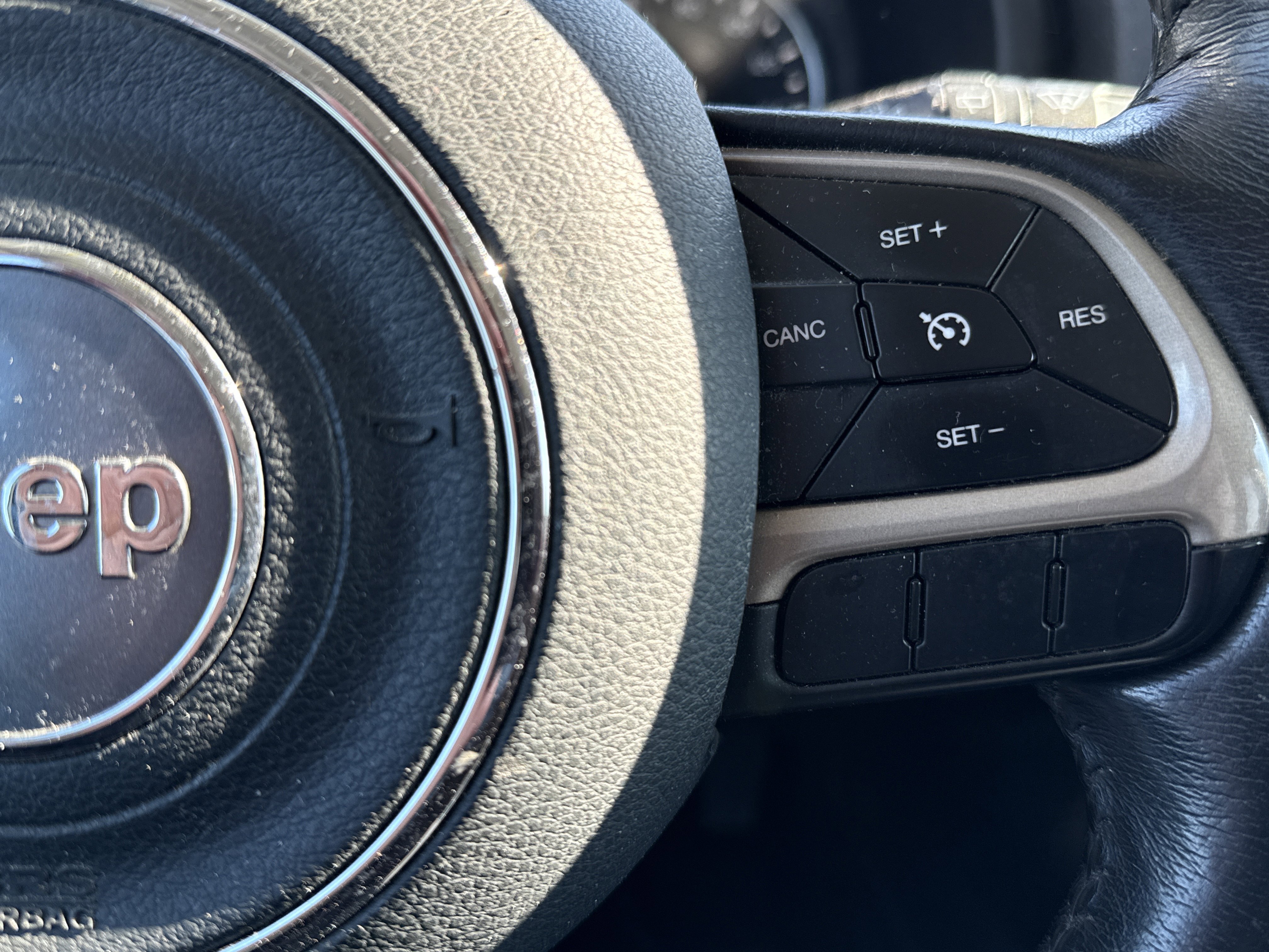 Used 2016 Jeep Renegade Latitude w/ Cold Weather Group image 19