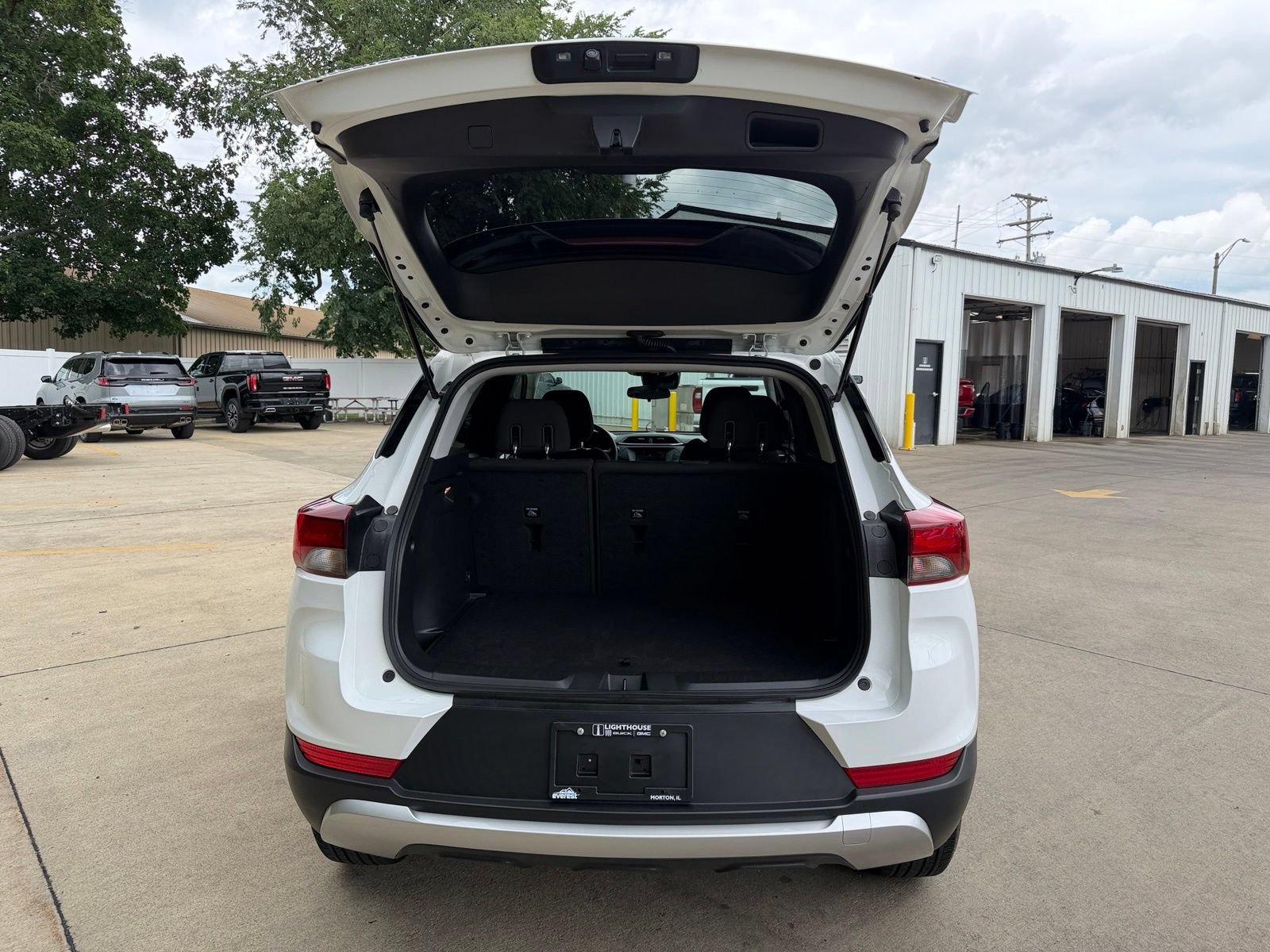 Used 2023 Chevrolet TrailBlazer LT FWD image 14