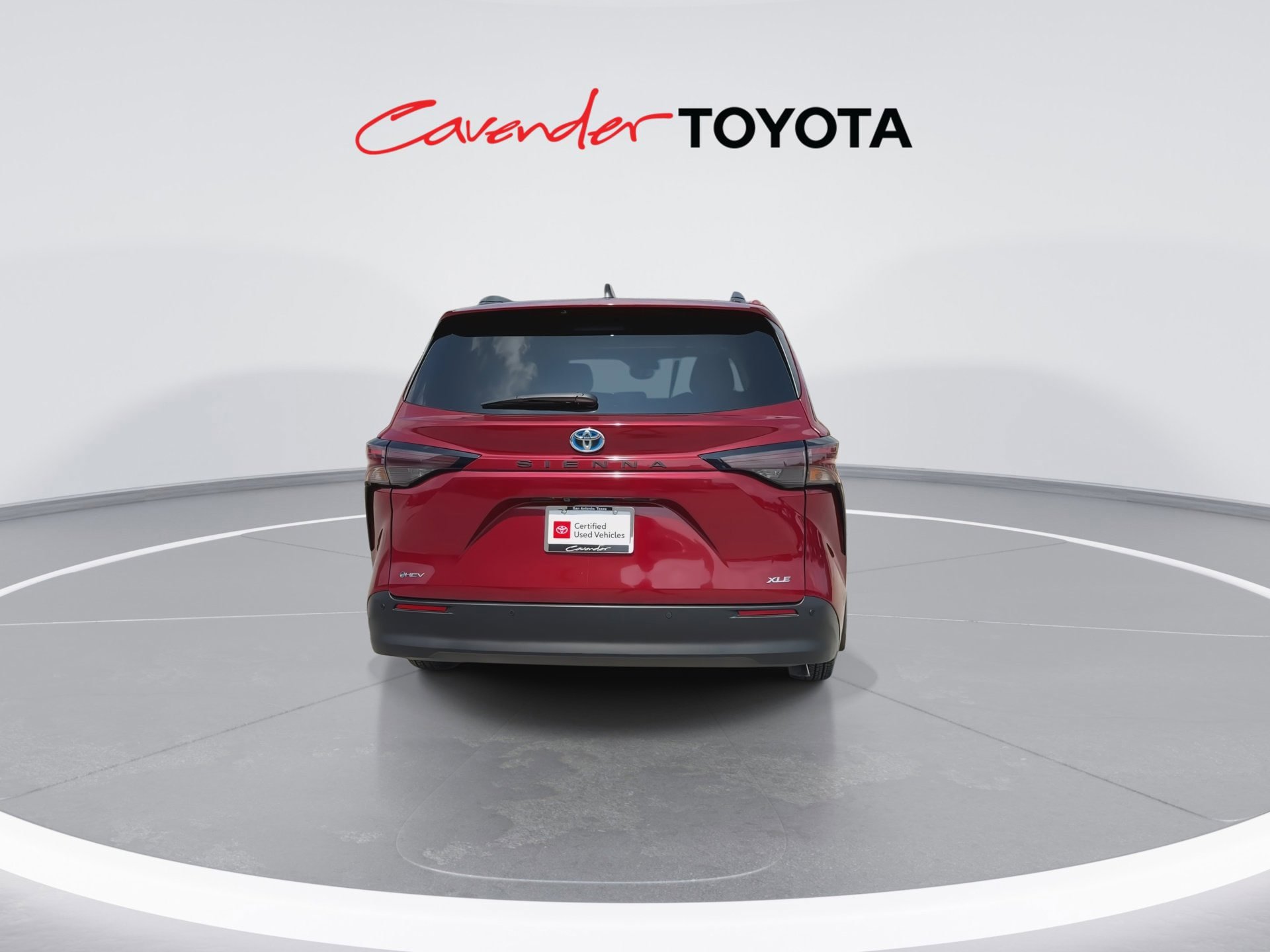 Used 2025 Toyota Sienna XLE FWD image 7