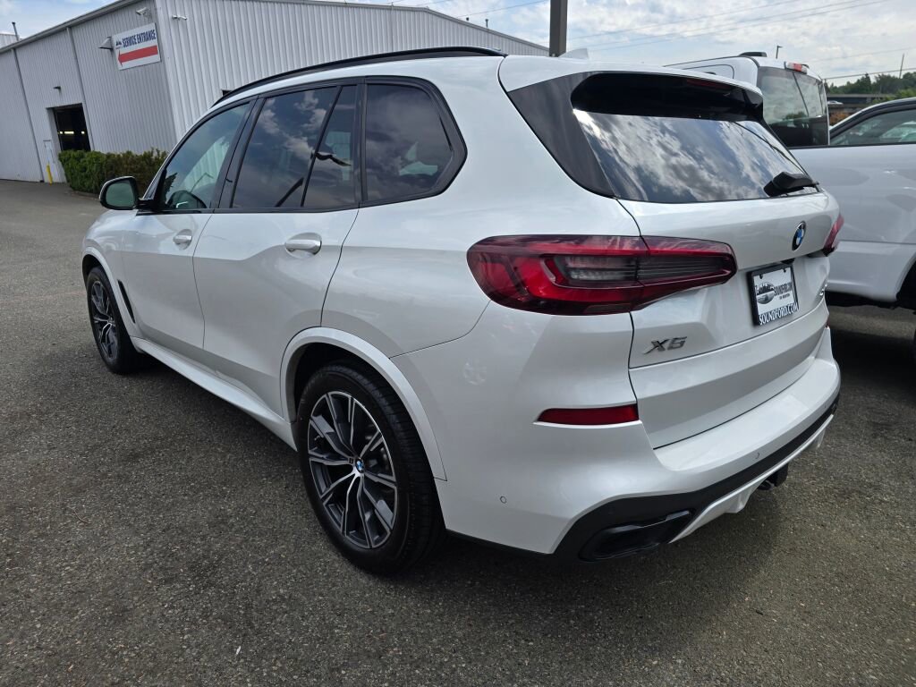 Used 2021 BMW X5 xDrive40i w/ M Sport Package AWD/4WD image 4