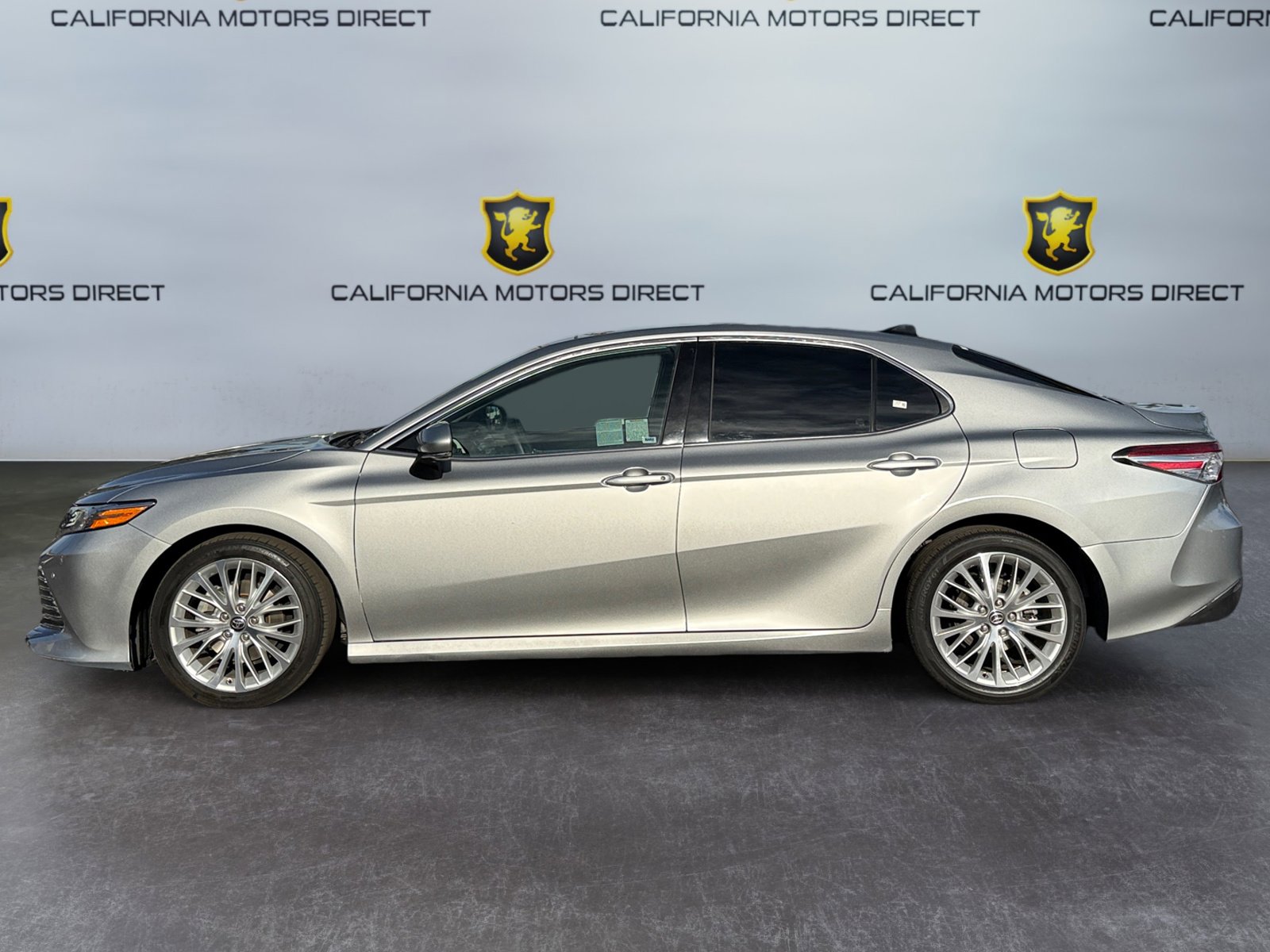 Used 2020 Toyota Camry XLE image 2