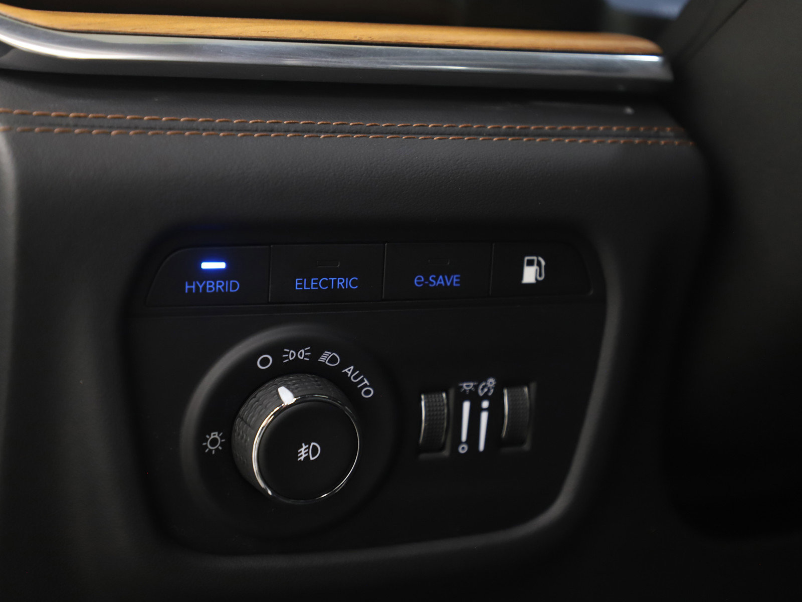 Used 2024 Jeep Grand Cherokee Summit AWD/4WD image 30