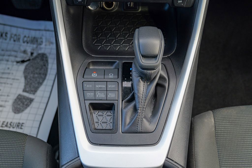 Used 2024 Toyota RAV4 LE AWD/4WD image 42